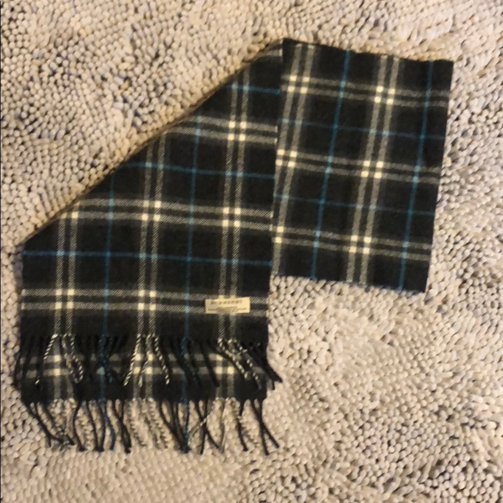 Berberry Black checkered Scarf 泥